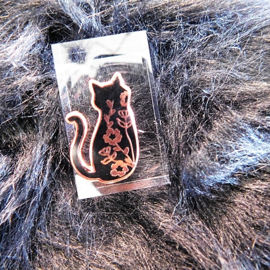 Floral Familiar Enamel Pin